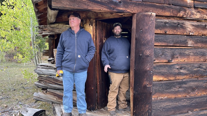 Elgin Cook & Shane Check Out a DD Cabin - October 2022